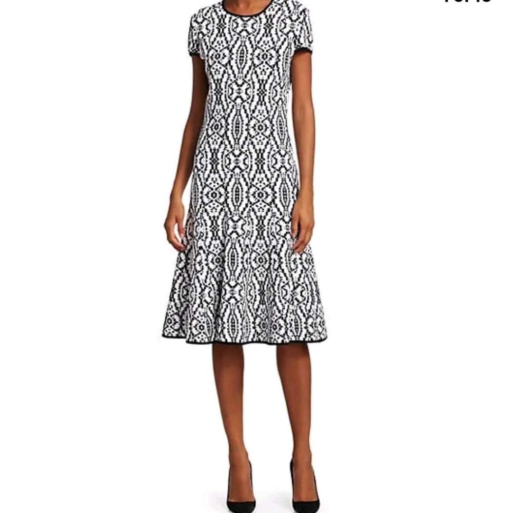 St. Jhon ikat jacquard flare midi caviar Italian Desiner . SZ 6   MSR $1385